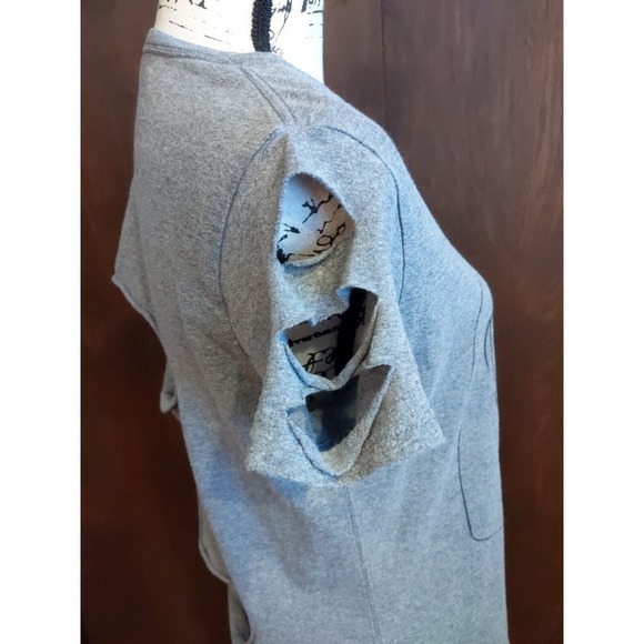 Strong Nurse Rosie Riveter Gray Tee T-Shirt Size Medium Distressed Short Sleeve - Picture 3 of 6